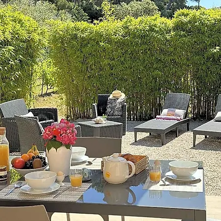 L'auguiere Est, Maisonnette Sans Vis-a-vis Et Au Calme Avec Vue Sur Les Vignes Hyères